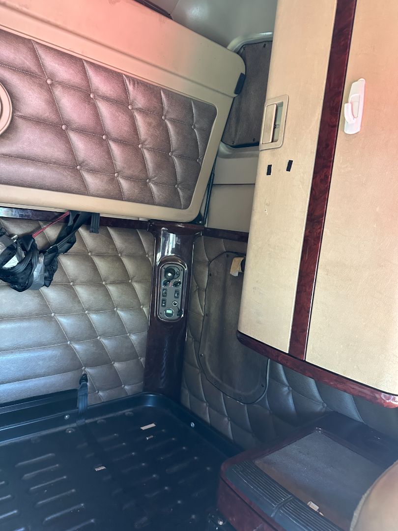 2015 FREIGHTLINER Coronado 132 - Image 18